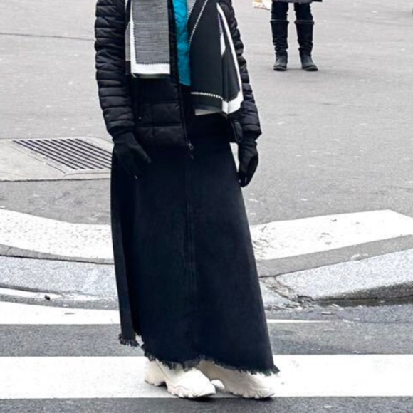 Vintage Wash Black High Waisted Frayed Hem Denim Jean Maxi Skirt - Picture 5 of 6